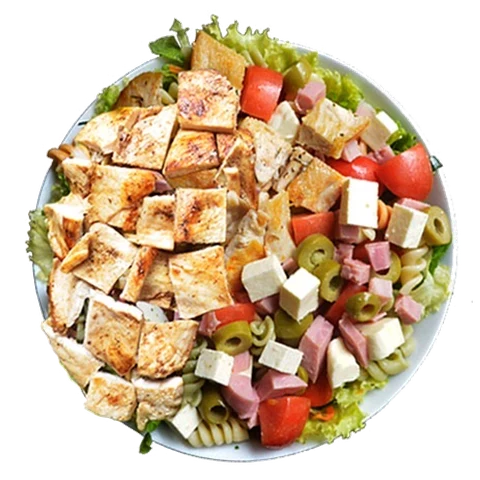 Ensalada de pollo con pasta, jamón, queso fresco y aceitunas
