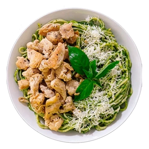 Tallarines al pesto con pollo y queso parmesano