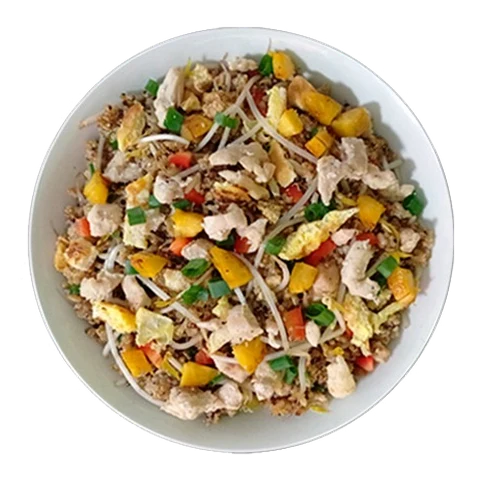 Chaufa de quinua con pollo y verduras