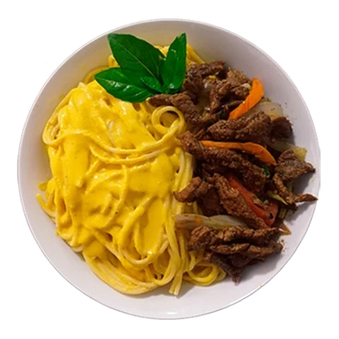 Tallarines a la huancaína con lomo saltado